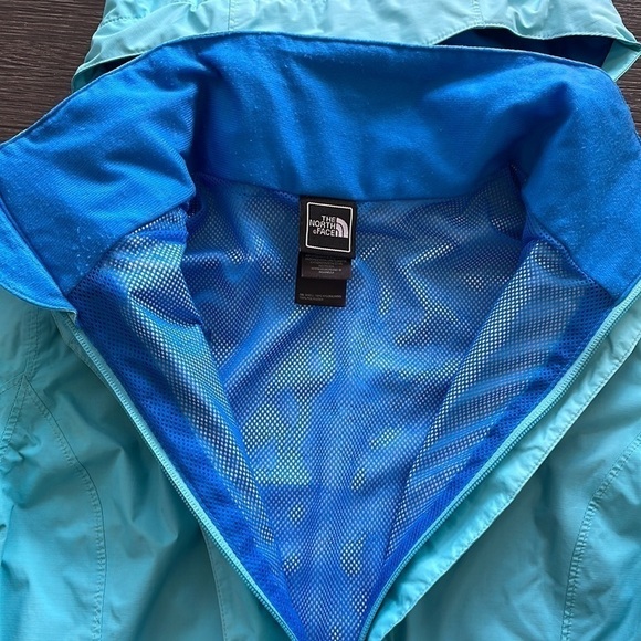 SzM The North Face Hyvent zip up hooded Anorak in a light sky blue GUC - Picture 6 of 16